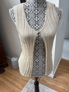 Rita Ora Cream Ribbed Single-Button Tank Top